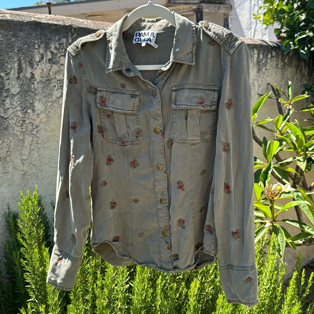 Pam & Gela olive floral embroidered button down size small